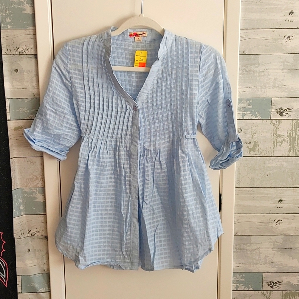 Forever 21 Light Blue Small V-Neck Button Down